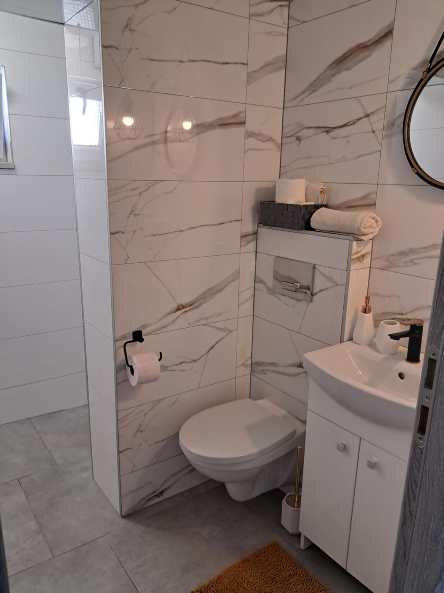 Zamkowe Zacisze Apartment ชอร์ชติน ภายนอก รูปภาพ